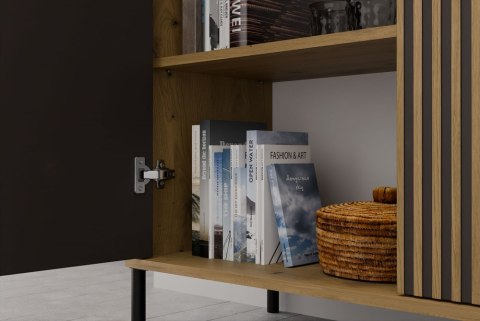KOMODA KAMARO 2 DRZWI LAMELE FRONT RYFLOWANY DĄB ARTISAN / CZARNY KOMODA KAMARO 2 DRZWI LAMELE FRONT RYFLOWANY DĄB ARTISAN / CZARNY