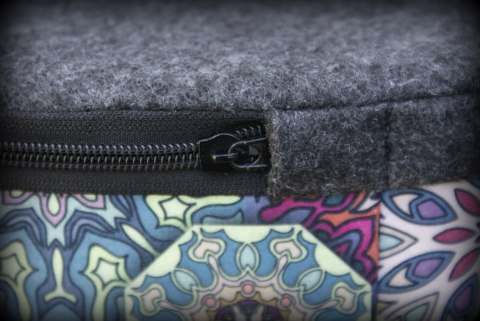 Okrągła pufa dekoracyjna, Bertoni, nadruk Valencia - do salonu, do pokoju dziecka, walec 40cm, elegancka, zamek błyskawiczny, zd Okrągła pufa dekoracyjna, Bertoni, nadruk Valencia - do salonu, do pokoju dziecka, walec 40cm, elegancka, zamek błyskawiczny, zd